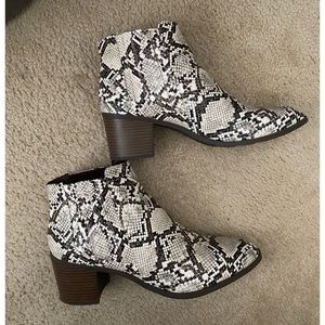 Qupid snakeskin booties